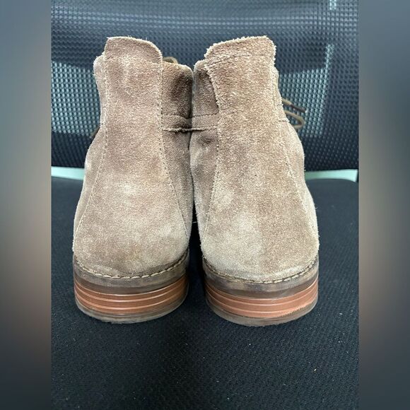 Clarks Women's Phenia Desert Boot in Khaki Suede Size 11 M - Picture 3 of 8